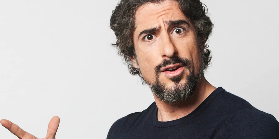 O apresentador Marcos Mion perdeu um dos contratos com a TV Globo.