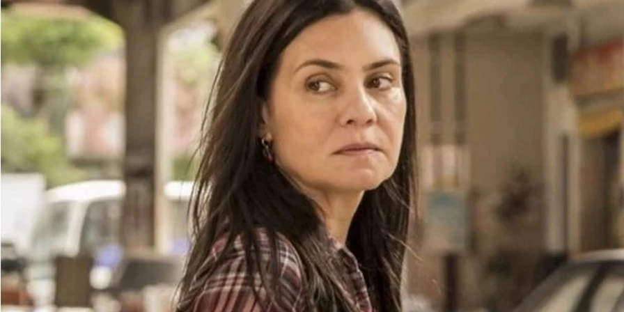 Adriana Esteves interpreta Thelma em Amor de Mãe.