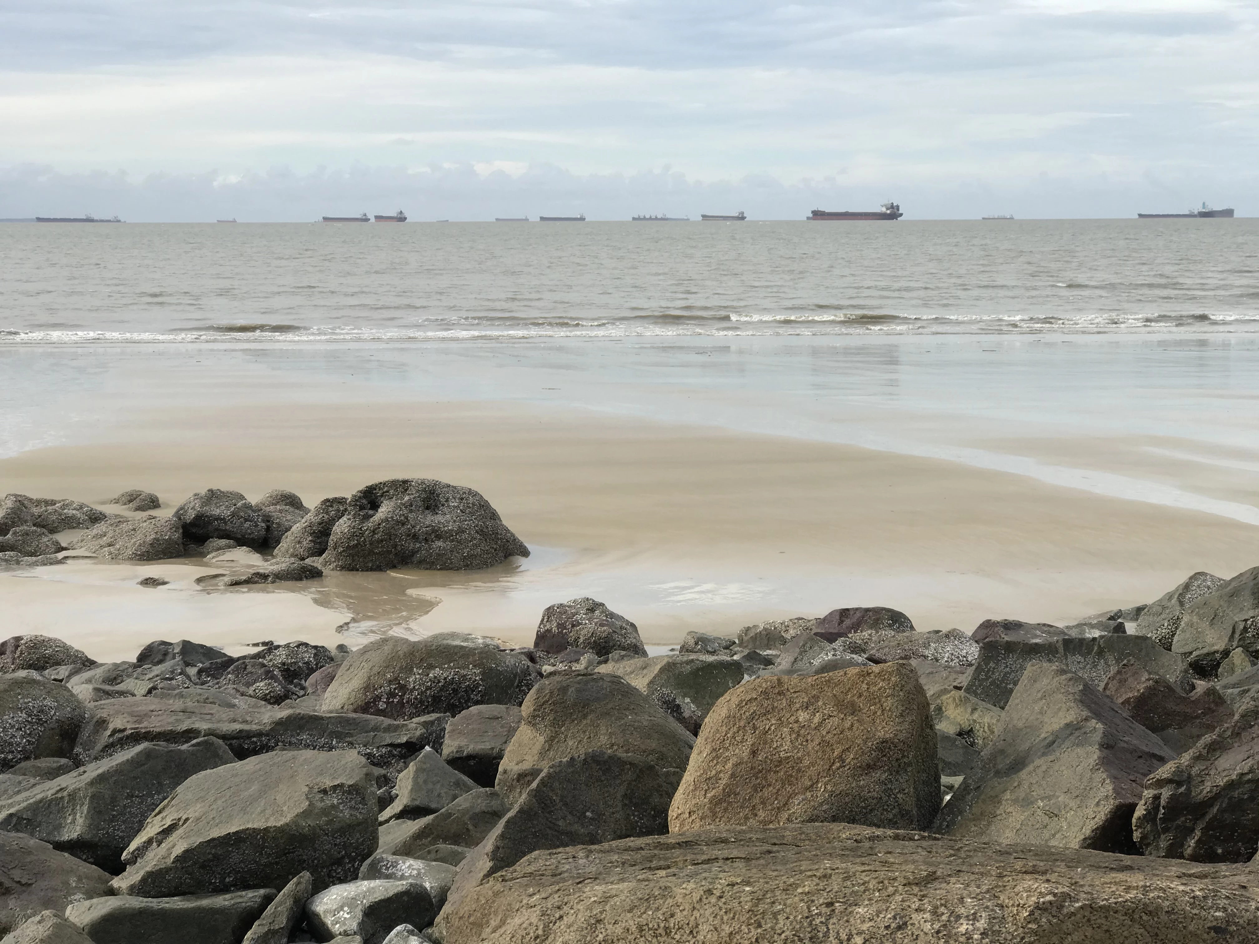 Praias do Calhau e Olho d'Água apresentaram altos índices de poluição. Foto: Raunyr dos Santos/Imirante.com
