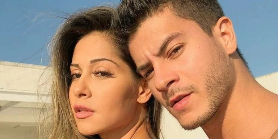 Maira Cardi anuncia término da relação com Arthur Aguiar