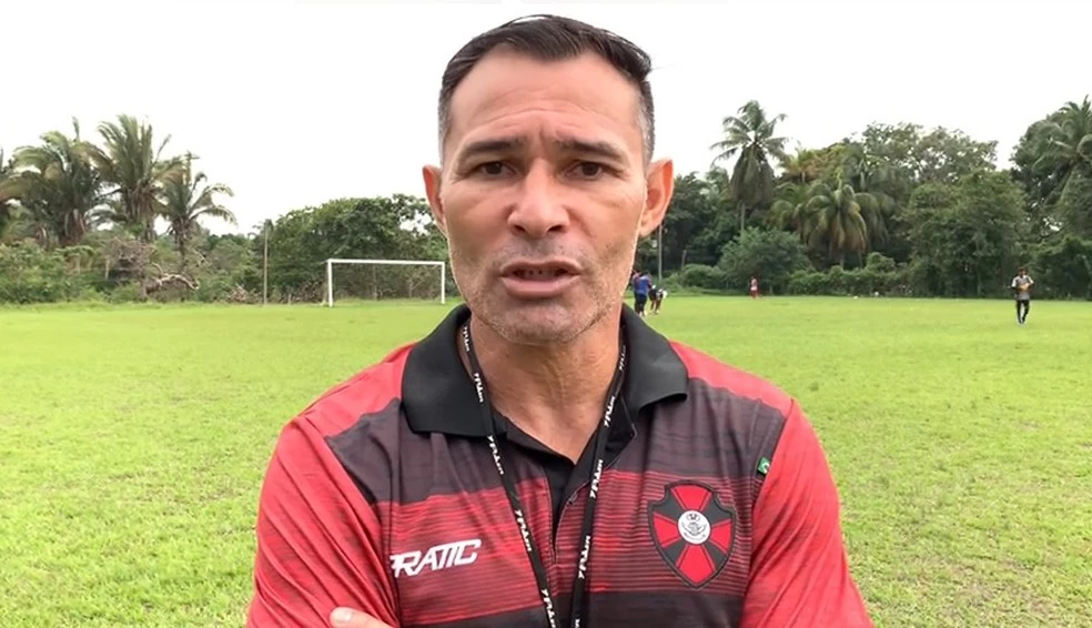 Júnior Amorim, técnico do Moto Club. (Foto: Divulgação)