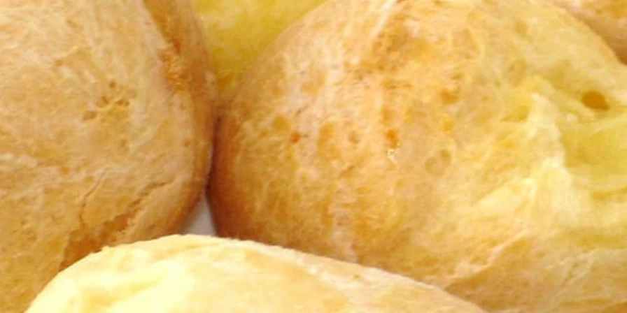 Pão de queijo vegano simples.