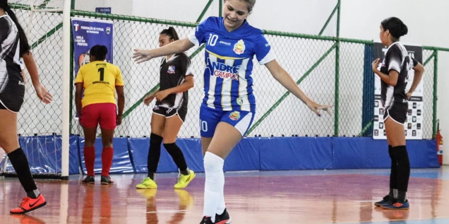 as meninas do CAD/Athenas derrotaram o Fênix F.C. por 9 a 0 e o Meninas E.C. por 14 a 0.