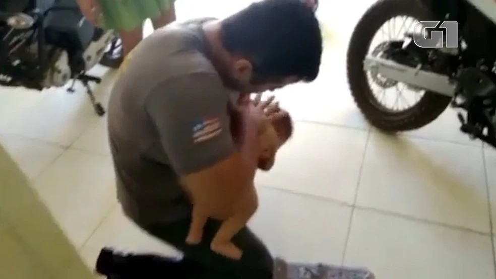 Mãe e filha foram encaminhadas ao hospital e a pequena Júlia passa bem.