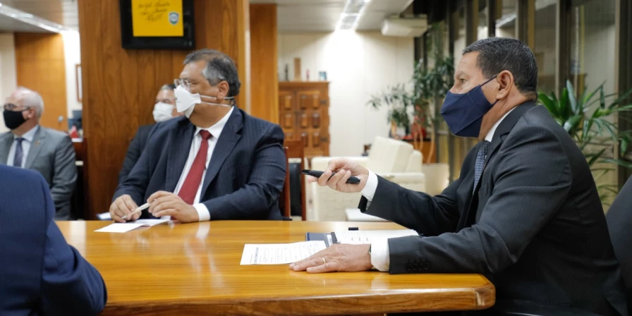 Governador Flávio Dino e vice-presidente Hamilton Mourão durante reunião do Conselho Nacional da Amazônia Legal.
