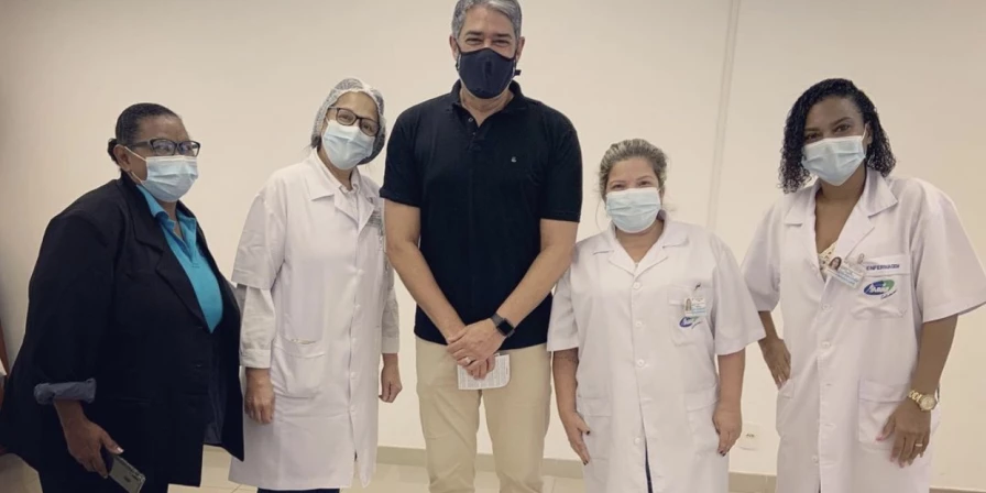 William Bonner tomou a vacina AstraZeneca.