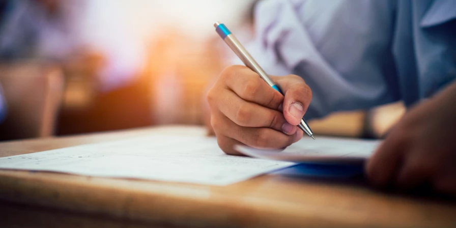 Encceja avalia competências, habilidades e saberes adquiridos no processo escolar ou extraescolar.