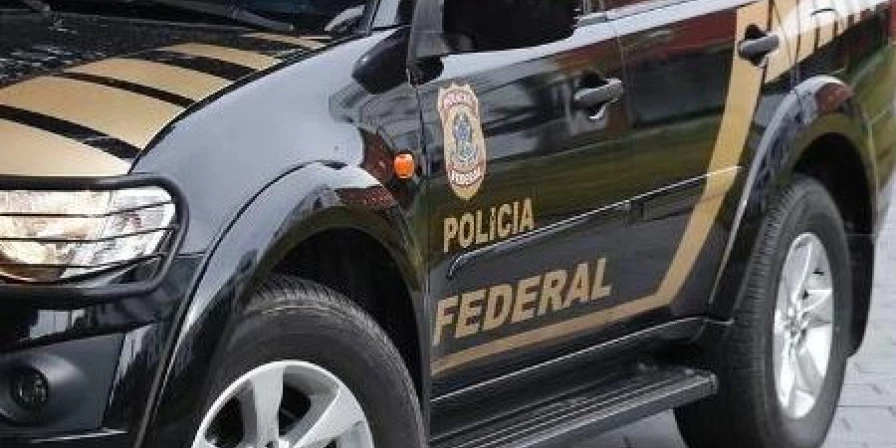 PF cumpre mandados de busca e apreensão.