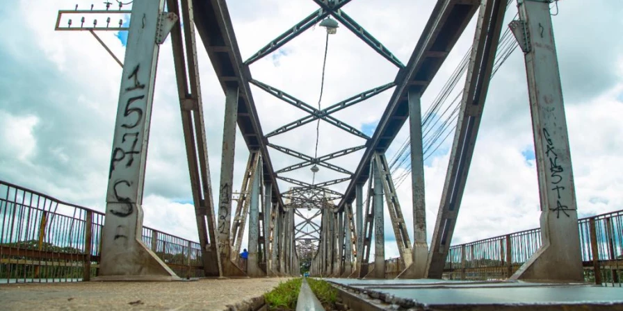 Ponte João Luís Ferreira, mais conhecida com Ponte Metálica.