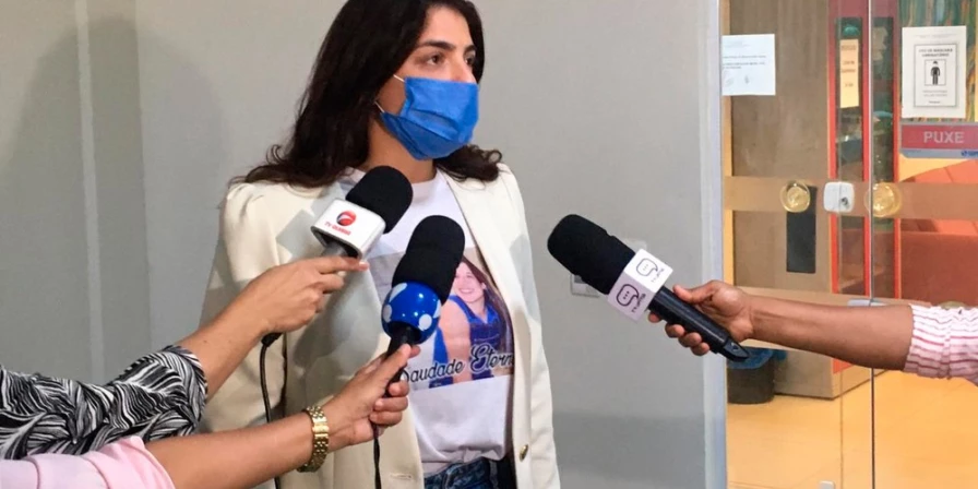 Carolina Costa, irmã de Mariana Costa.