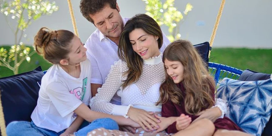 Daniel e Aline já tinha Lara, de 11 anos, e Luísa, de 9 anos como filhas.