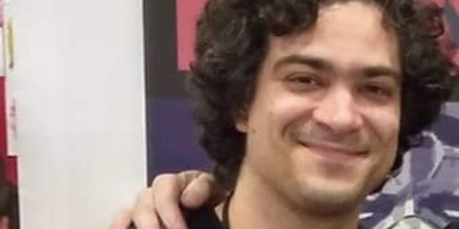 Morre Robson Rocha, artista brasileiro que trabalhava com...