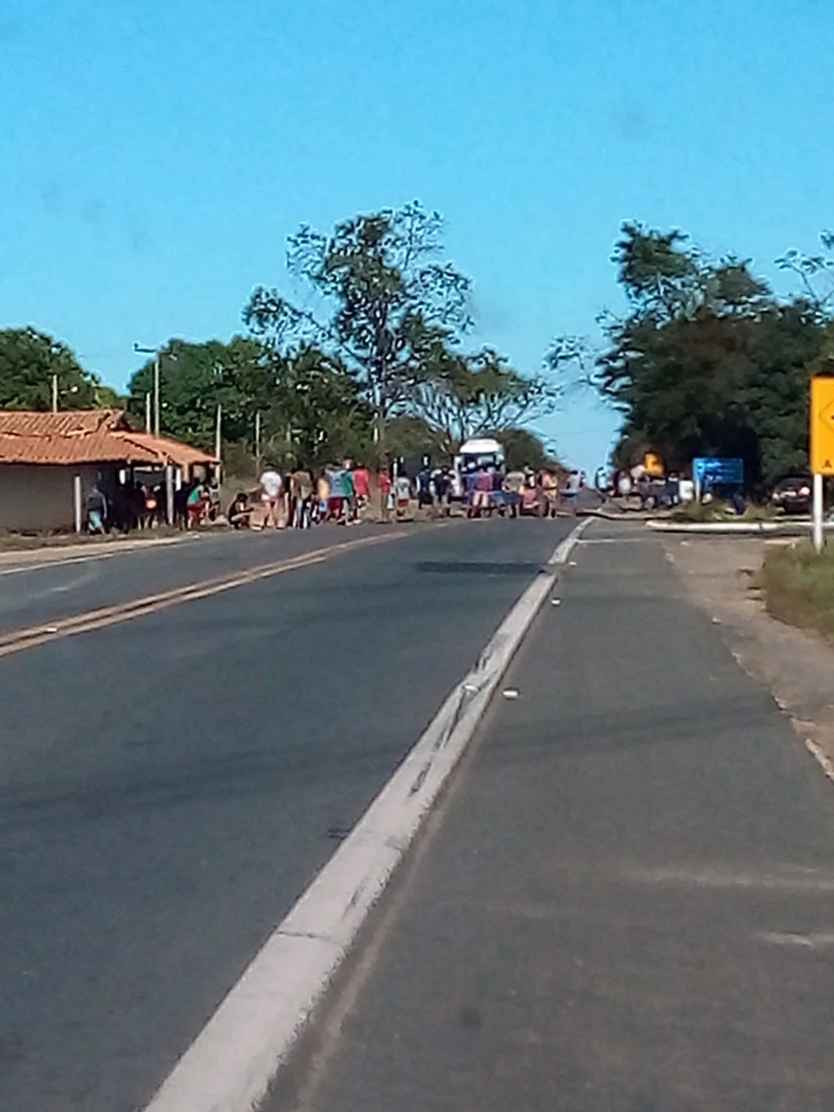 Indígenas bloqueiam BR-226 em protesto contra morte de criança. / Foto: Divulgação.
