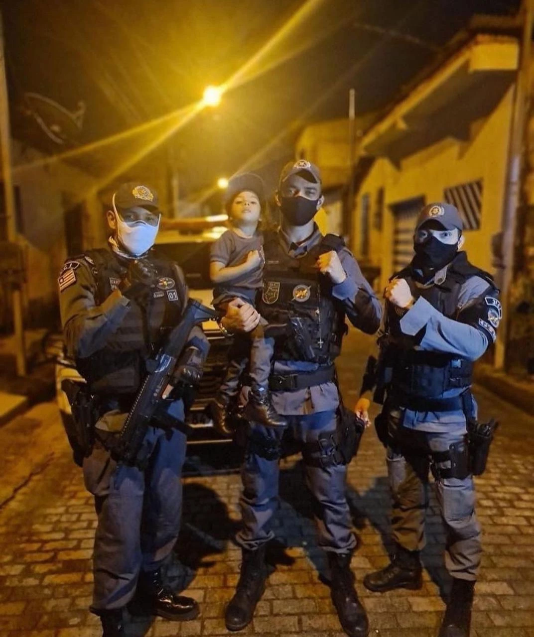 Festa de Rafyza contou com a presença de PMs. Foto: Divulgação/PMMA.