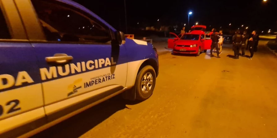 Com apoio da Guarda Municipal, os agentes de trânsito flagraram o evento clandestino com a utilização de som automotivo, causando perturbação do sossego público.⁣⁣⁣