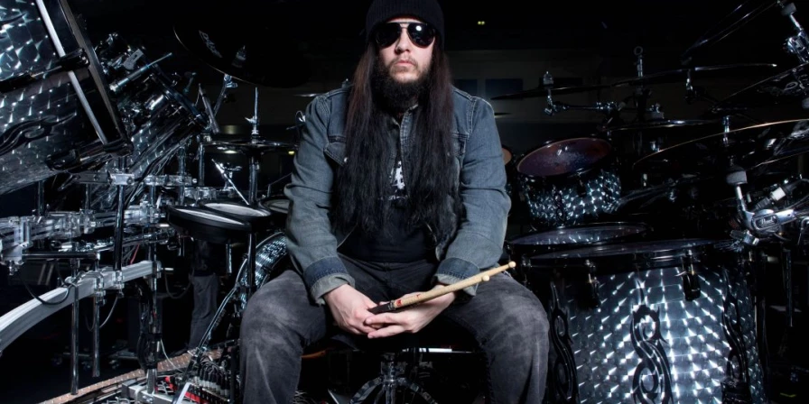 Joey Jordison morreu nesta terça-feira (27).