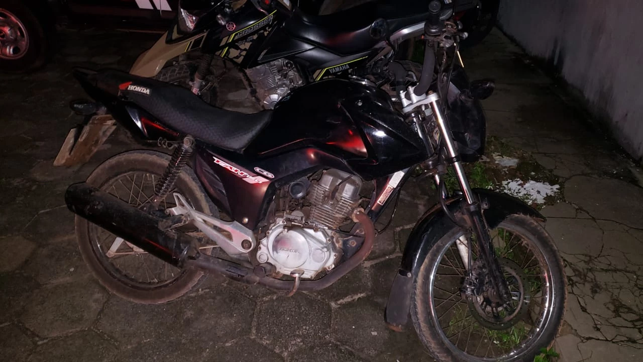 Moto apreendida na Estrada de Ribamar. / Foto: Divulgação/22º BPM.
