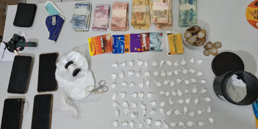 Material apreendido com os suspeitos. (Foto: Divulgação / Polícia Civil)