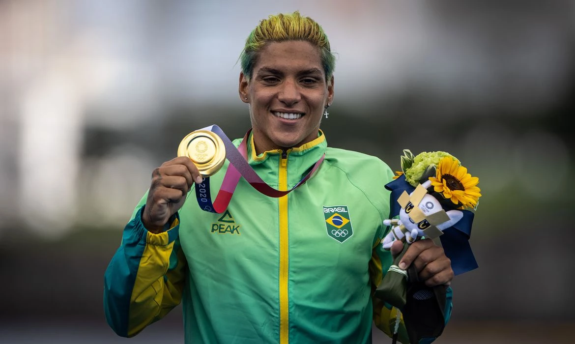 Ana Marcela Cunha foi ouro na maratona aquática em Tóquio (Foto-Divulgação COB)