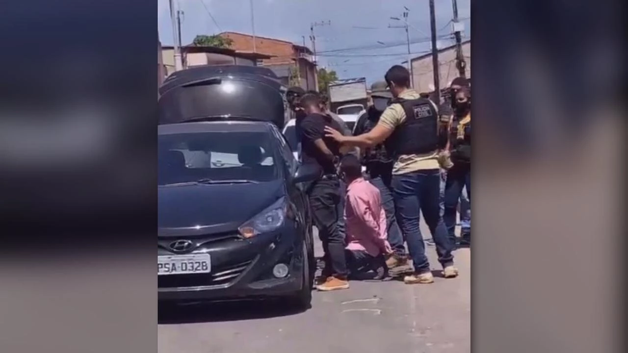 Momento da abordagem e prisão dos suspeitos. (Foto: Divulgação / Polícia Civil)