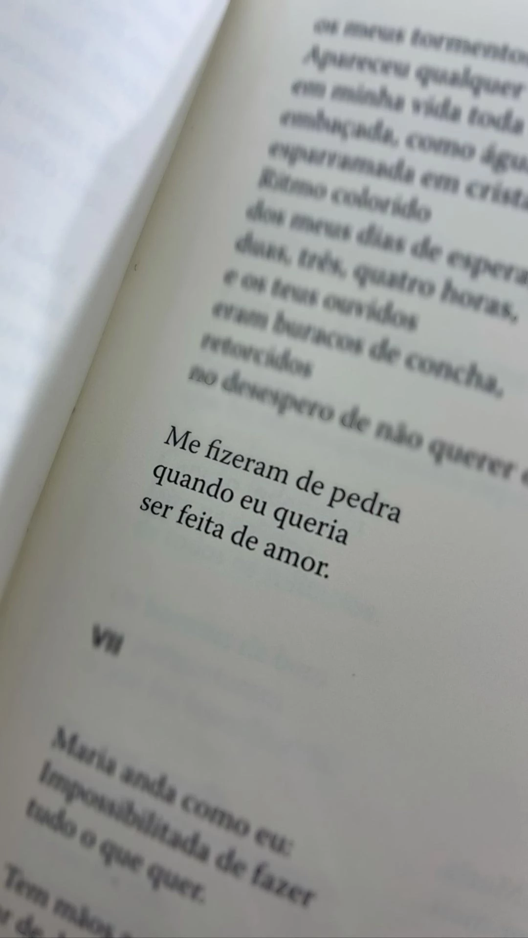 Luísa Sonza usou as redes sociais para publicar a foto de um poema de Hilda Hilst