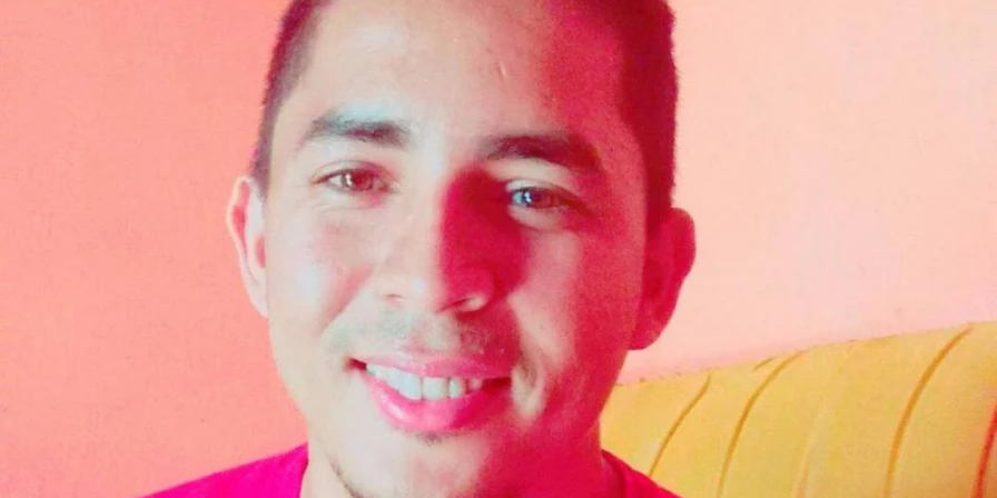 A vítima foi identificada como Romário Pinto Machado, 32 anos.