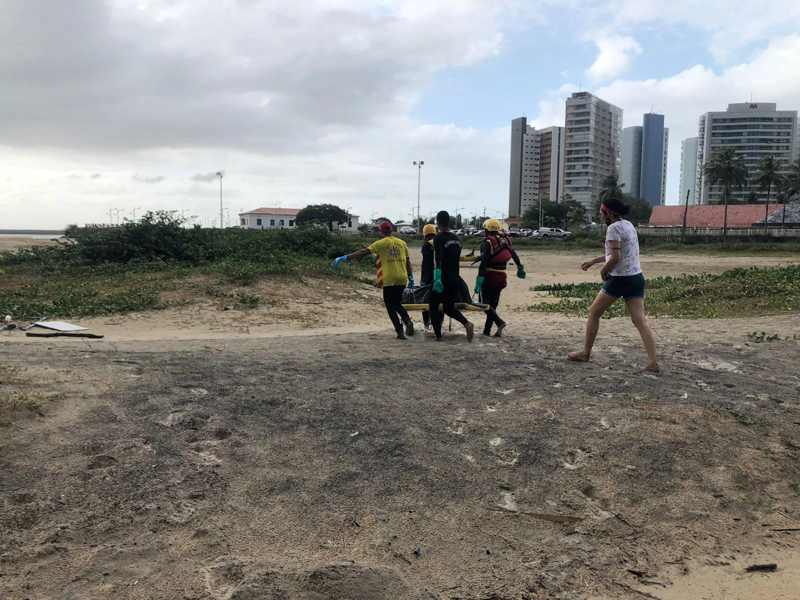 O corpo de Matheus Alvares foi encontrado boiando no Espigão Costeiro da Ponta d'Areia. / Foto: Divulgação/BBMar.