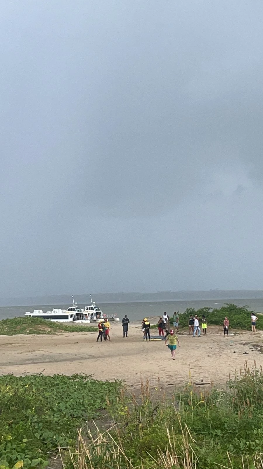 O corpo de Matheus Alvares foi encontrado boiando no Espigão Costeiro da Ponta d'Areia. / Foto: Divulgação/BBMar.