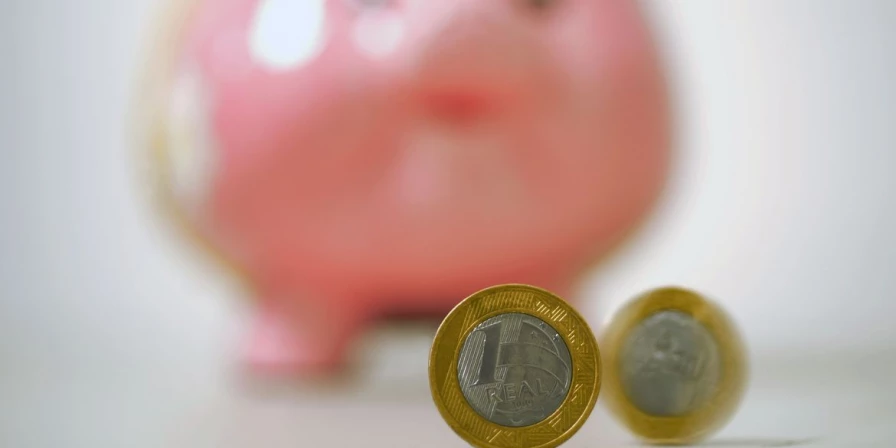 Em outubro de 2023, houve saída líquida de R$ 12,16 bilhões.