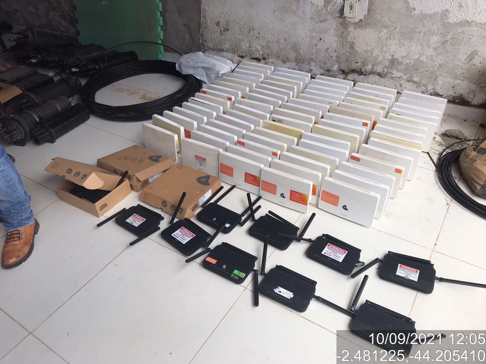 Equipamentos apreendidos na empresa provedora de sinal de internet. / Foto: Divulgação/Polícia Civil do Maranhão.