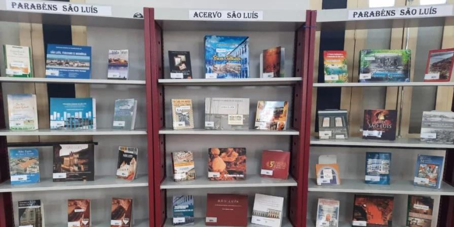 Livros em exposição.
