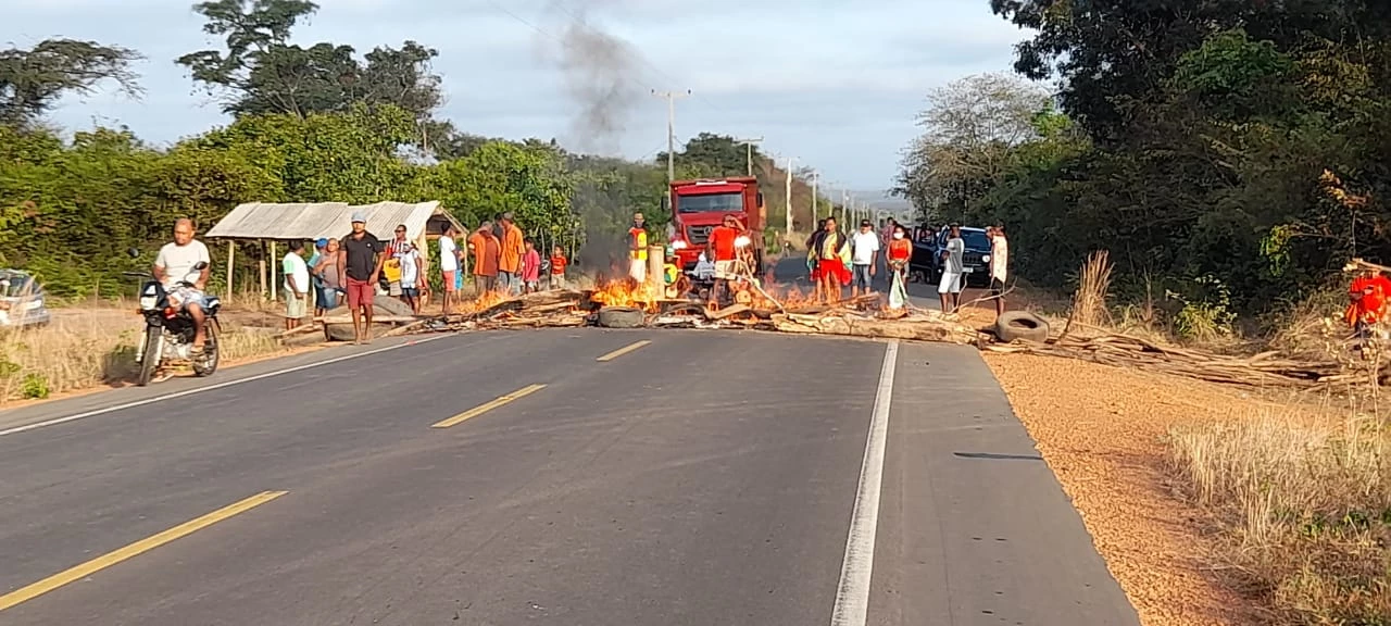 Quilombolas protestam na MA-262. Foto: Divulgação.