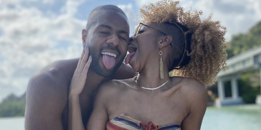 O novo casal e o influenciador Carlinhos Maria curtiam em um iate, no Estado de Alagoas.