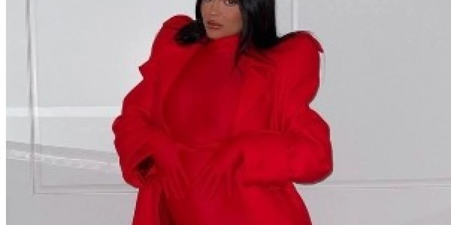 Kylie Jenner exibe barriga da segunda gravidez