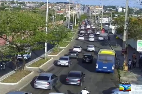 Movimentação na avenida dos Franceses na manhã desta sexta. Foto: Reprodução/TV Mirante.