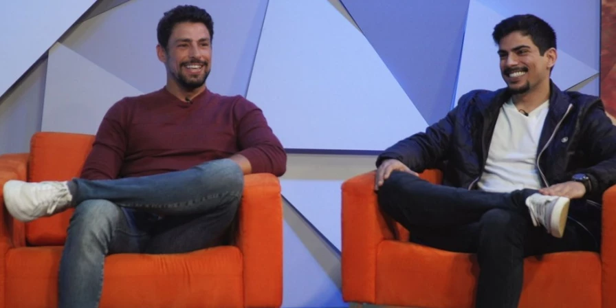 O ator Cauã Reymond interpreta os gêmeos Christian e Cristofer, que foram separados antes de completarem um ano de idade.