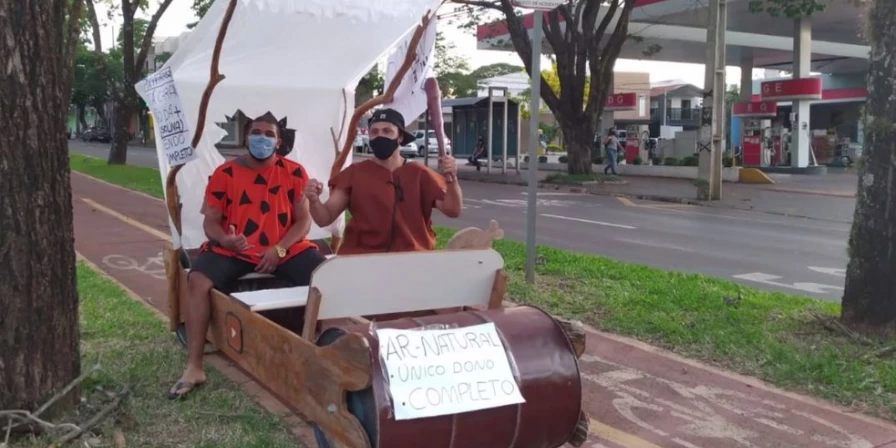 O veículo circulou por algumas ruas e avenidas da cidade de Maringá.