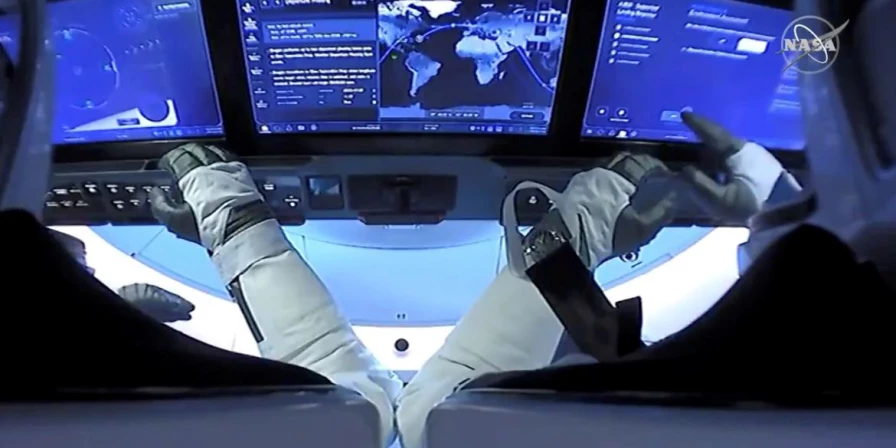 O voo operado pela empresa aeroespacial privada do magnata Elon Musk demorou 21 horas para chegar ao destino.