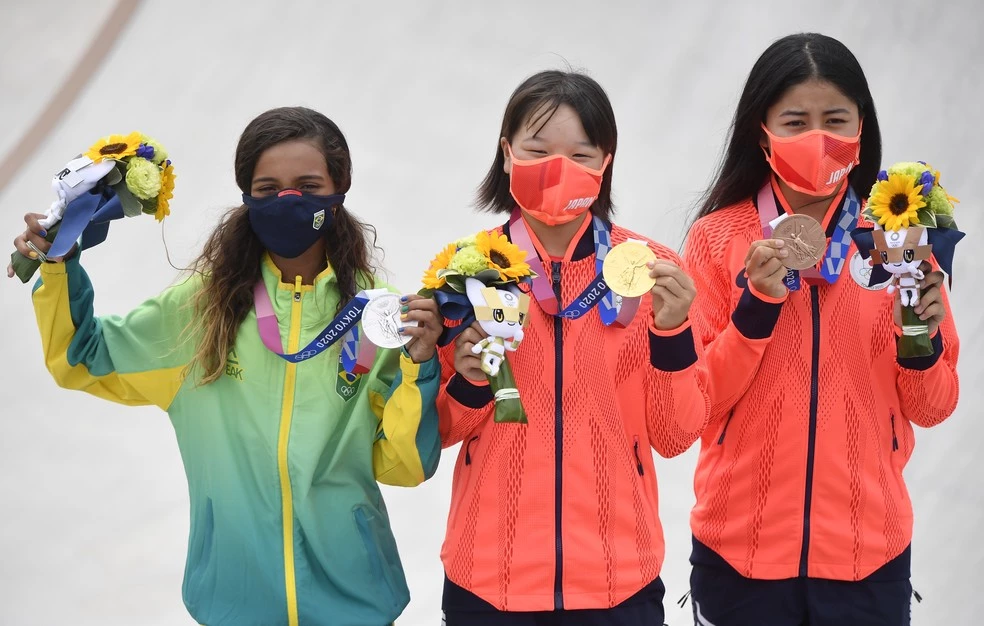 Rayssa Leal, Momiji Nishiya e Funa Nakayama no pódio em Tóquio (Divulgação / COB)