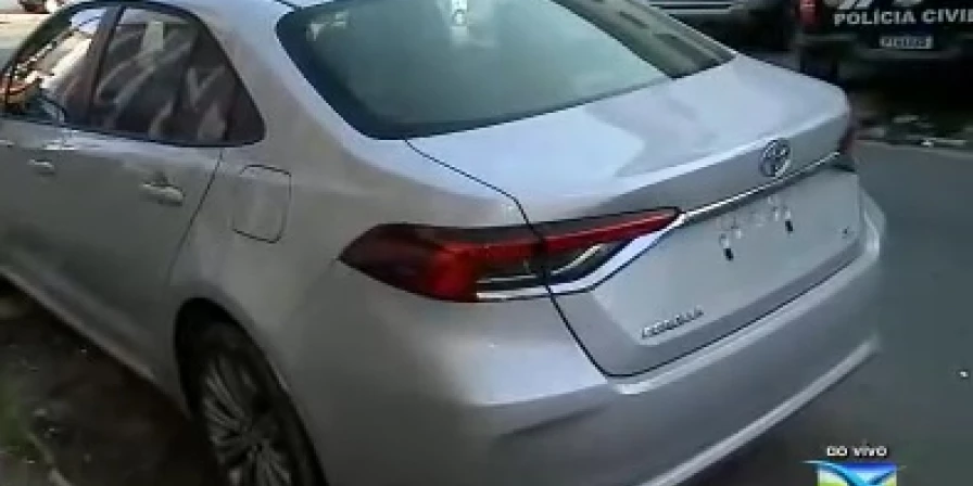Carro foi recuperado pela polícia na noite dessa terça.