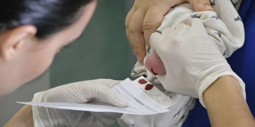 Atualmente, a triagem neonatal oferecida pelo SUS é capaz de detectar seis doenças.