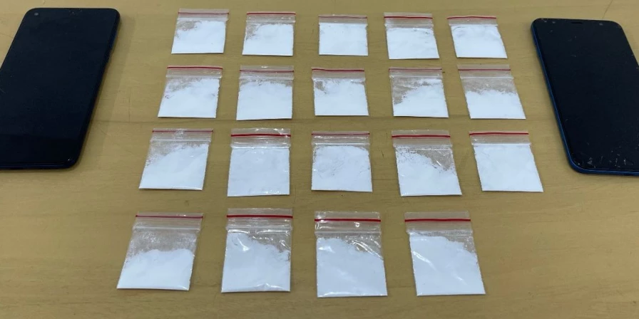 Material apreendido pela polícia com os suspeitos.