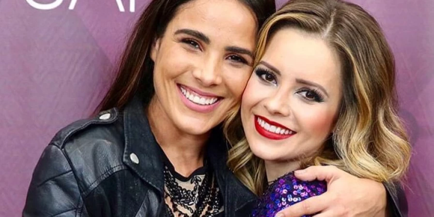 Em 2018, as duas cantoras chegaram a cantar juntas ao vivo. A dupla interpretou a canção "Aquela dos 30" durante uma apresentação de Sandy.