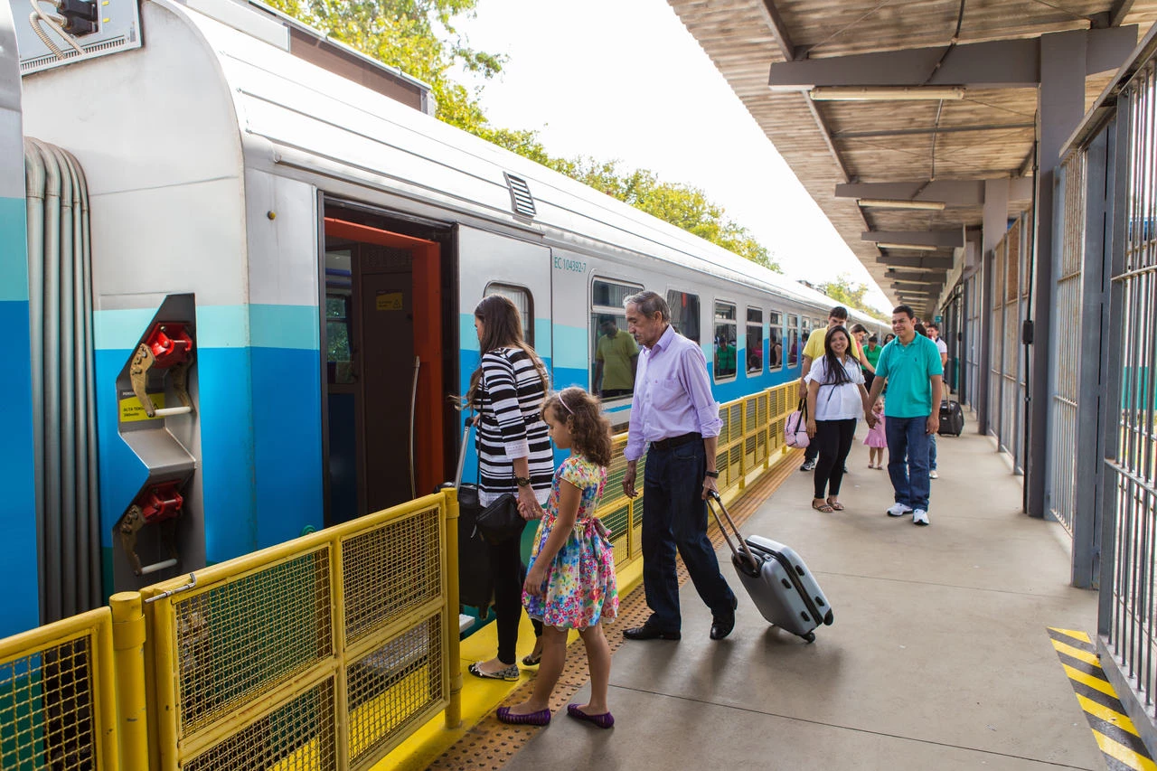 O trem de passageiros parte de São Luís às segundas, quintas e sábados com destino ao Pará. (Foto: Divulgação / Vale)