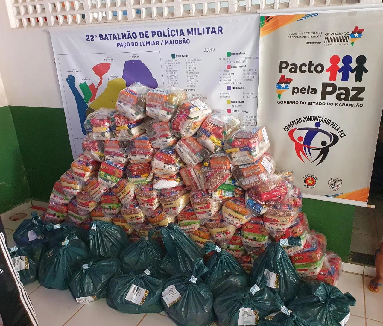 Cestas básicas que foram distribuídas na ação. (Foto: Divulgação / PMMA)