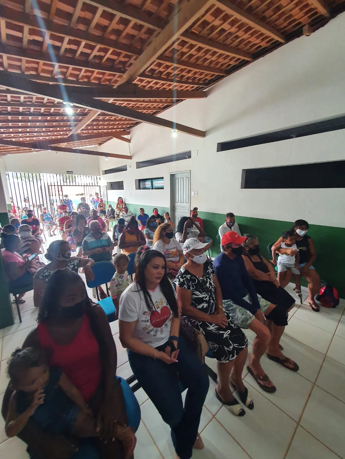 Distribuição das cestas básicas ocorreu na Escola Comunitária Canaã, em Paço do Lumiar. (Foto: Divulgação / PMMA)