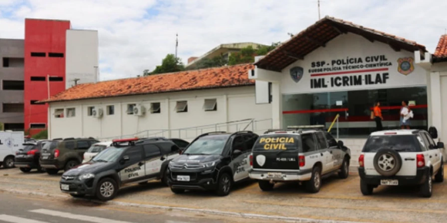 O corpo da vítima foi encontrado dentro de uma quitinete, no Centro, e removido para o IML, no Bacanga