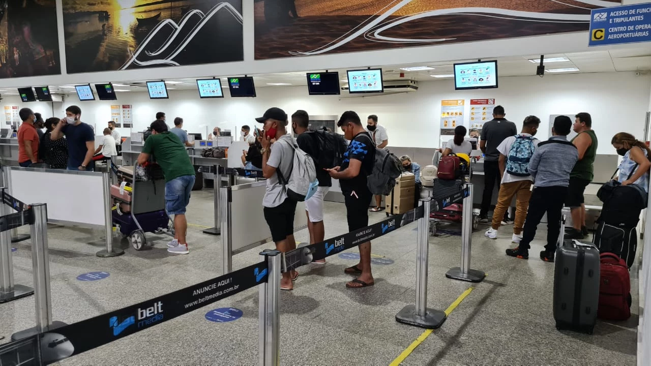 Passageiros enfrentam transtornos em razão de cancelamento de voo. Foto: Douglas Pinto/TV Mirante