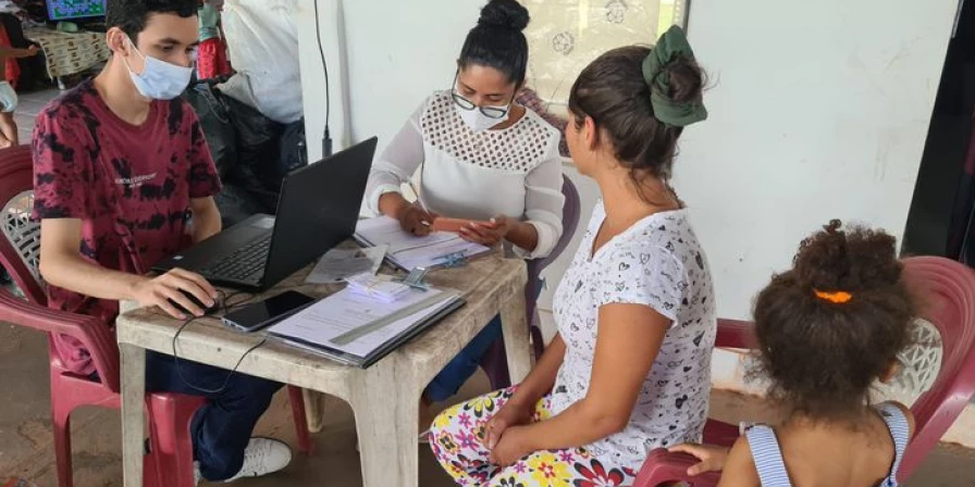O relatório da Defesa Civil atualizado hoje (7) mostra que 231 famílias ainda seguem desabrigadas ou desalojadas e muitas dessas famílias têm crianças em idade escolar.