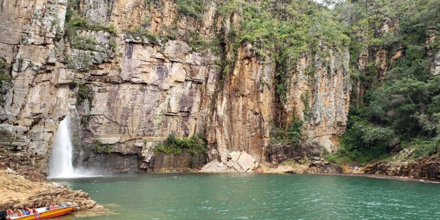A Marinha do Brasil emprega sete viaturas, quatro lanchas e três motos aquáticas nas buscas.